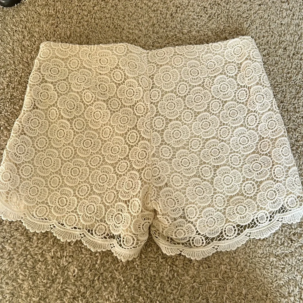 Banana Republic Cream Lace Short Size 6 - Picture 5 of 6